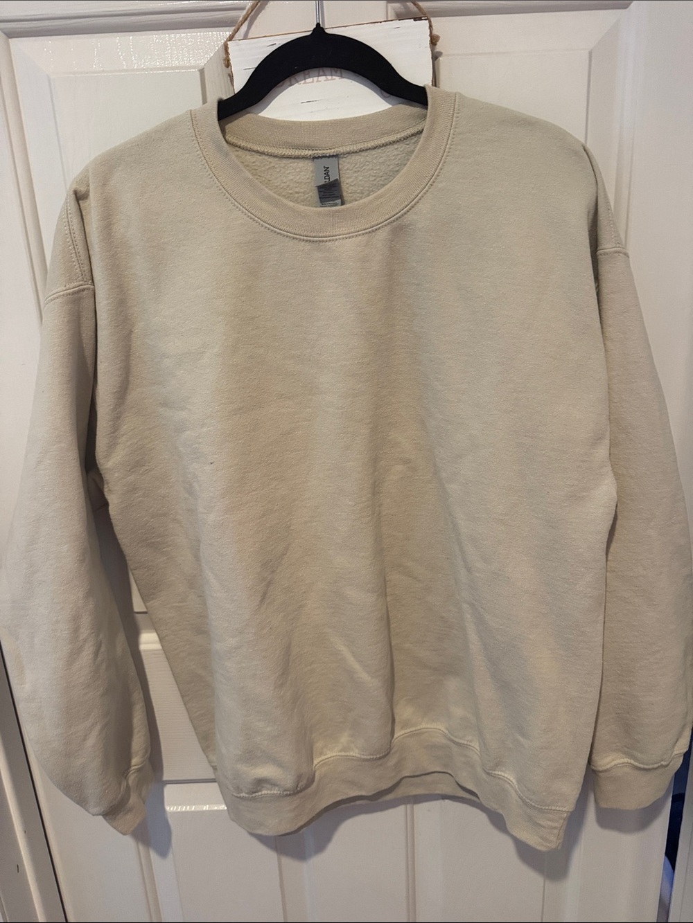 Gildan Women’s Crewneck Sweatshirt in Light Beige